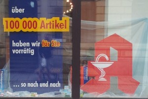 Leeres Werbeversprechen einer Apotheke